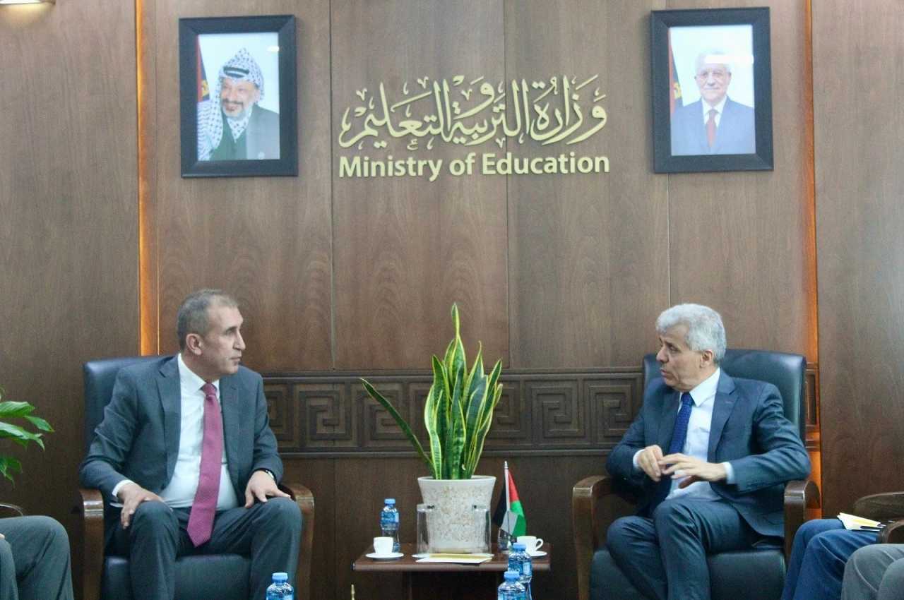 وفد من جامعة خصوري يلتقي الوزير برهم لبحث العديد من القضايا التطويرية 